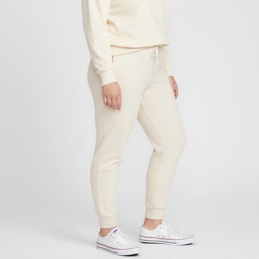 NWT Old Navy Active Dynamic Fleece High-Rise Joggers Cream/Ivory Size XL Casual